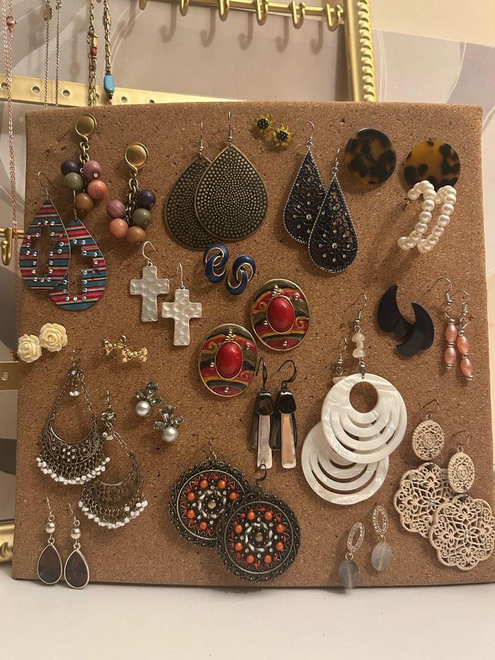 ✨Assorted Women's Earrings ✨ -21 pairs